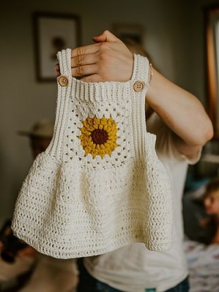 Moje soulmate & sister @domi_wild_art měla nejvíc nejkrásnější svatbu na @chata_girova 🌲 a já jsem měla možnost uháčkovat...