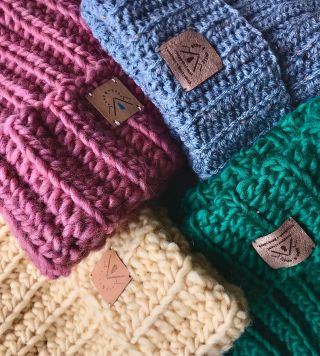 🐑 Vlněné čepice pro ty, kdo žijí naplno a v rytmu přírody 🏔🌲❄️🌊🧗🏻‍♀️. 🧶Ručně háčkované - každá čepice je originál!...