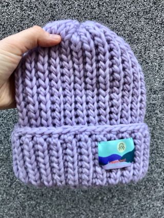 Nový zimní vibe 🌲🏔, žádná nuda 🫦… Ručně háčkované čepice ze 100% vlny - teplé, měkoučké a ready na každý den. Do města 🍸,...